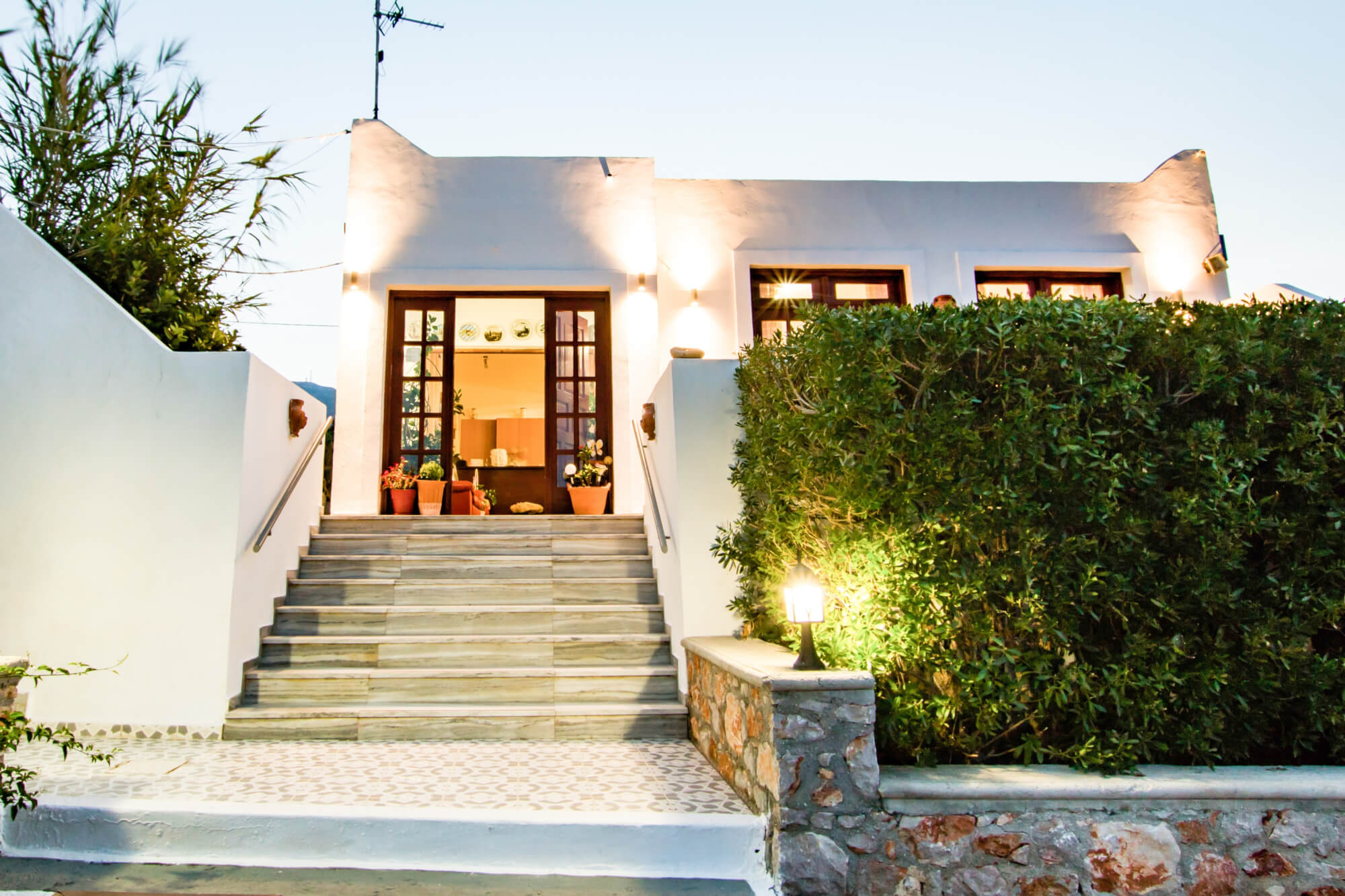 Lakki Beach Hotel exterior